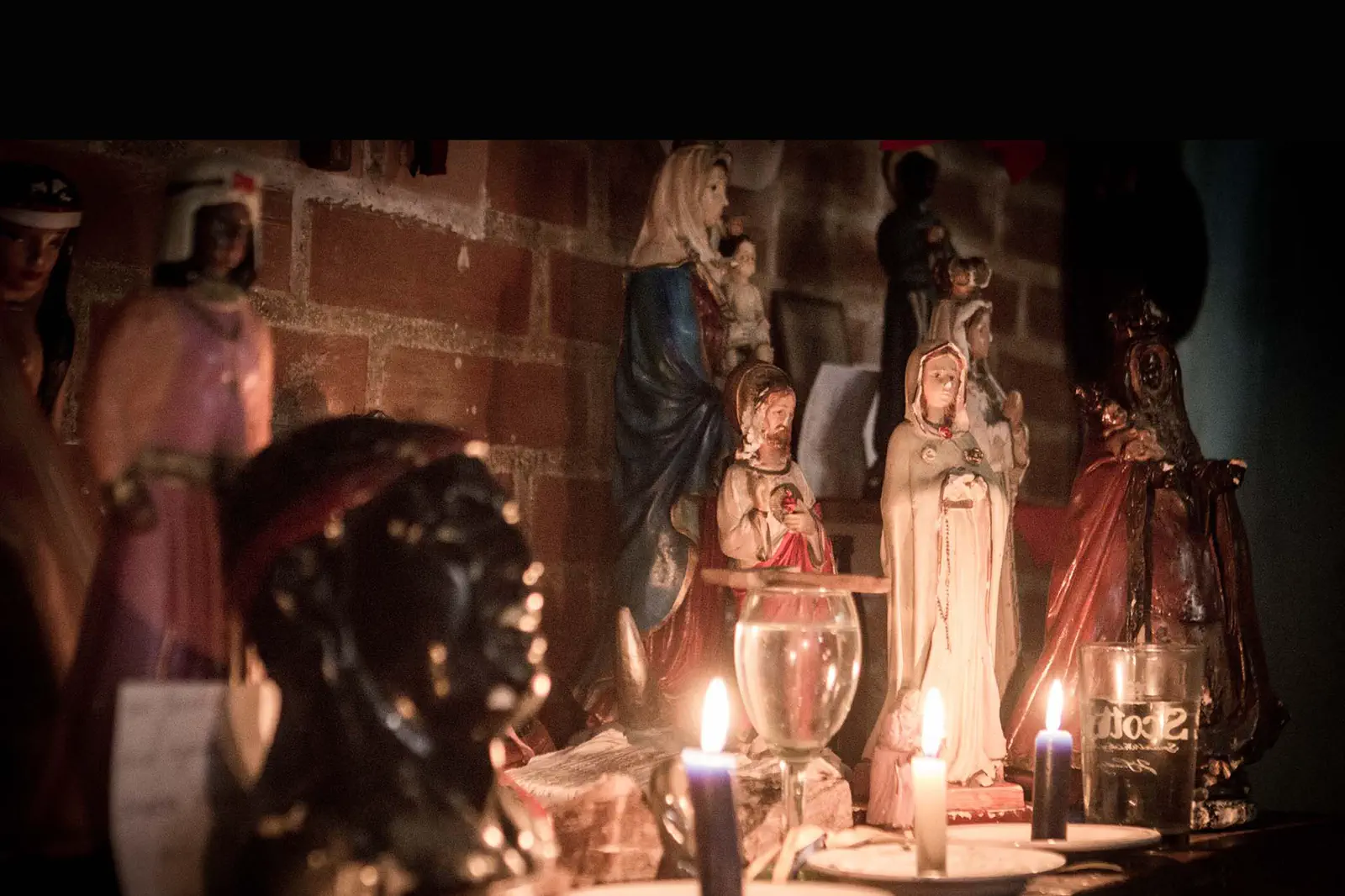 Altar ceremonial para consultas de curanderos y brujos